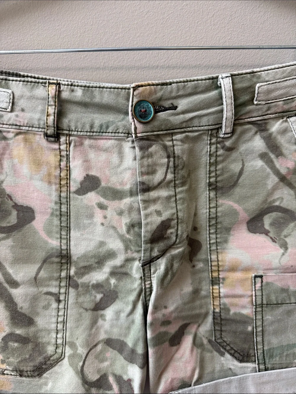 Hei Hei Anthropologie The Wanderer Camo Modern Utility  Shorts - Sz 27